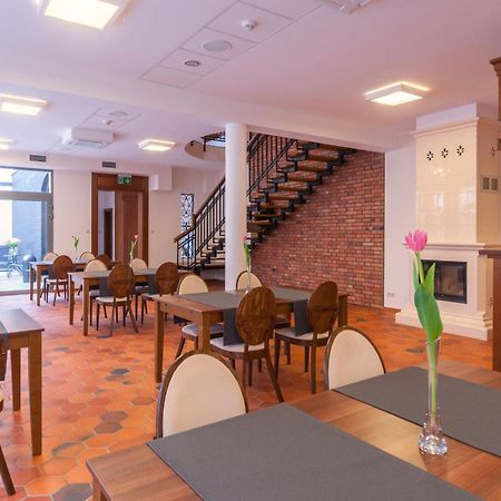 Hotel Gosciniec Kasztel U Gostla Murowana Goślina Exterior foto