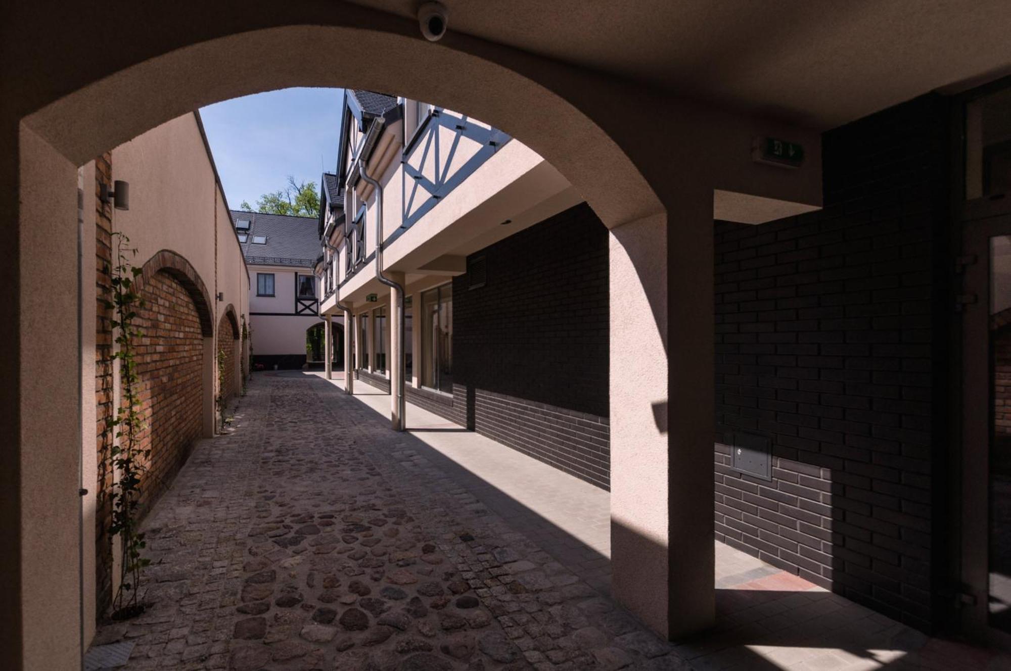 Hotel Gosciniec Kasztel U Gostla Murowana Goślina Exterior foto