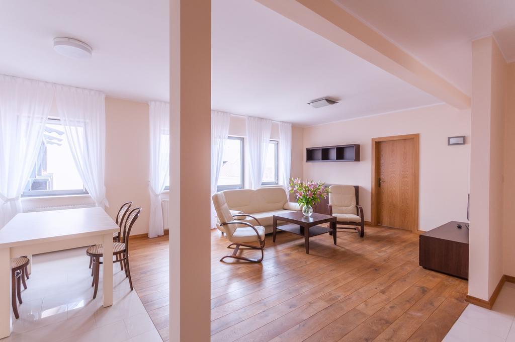 Hotel Gosciniec Kasztel U Gostla Murowana Goślina Habitación foto