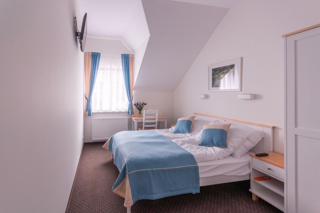 Hotel Gosciniec Kasztel U Gostla Murowana Goślina Habitación foto