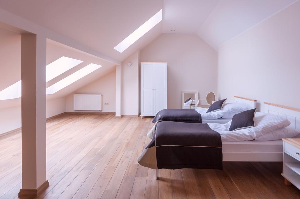 Hotel Gosciniec Kasztel U Gostla Murowana Goślina Habitación foto